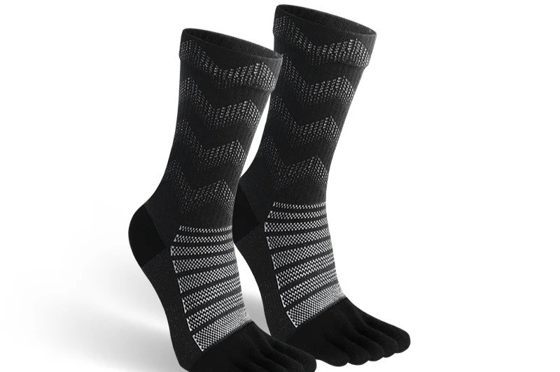 High-cut toe socks